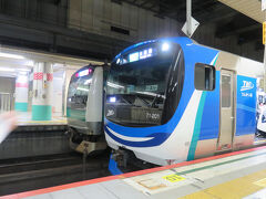 ＠大宮駅
14時09分到着、列車は川越まで行くが、ここいらで下車。
乗ってきた車両は直通先である「りんかい線」の新型車両、目の前の中学生（とおぼしき男子）が一生懸命写真を撮っていた。