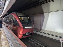 近鉄難波大阪からひのとりに乗車します。

近鉄大阪難波駅→近鉄名古屋駅まで行きます。