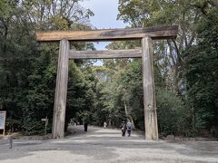 今回は熱田神宮の正門から入ります。