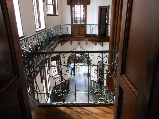 二階も上がれて、手すりなどおしゃれです。