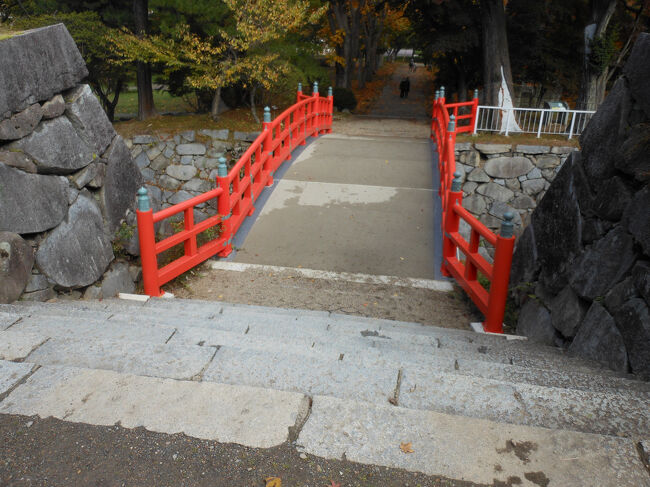 渡雲橋<br />本丸から二の丸へ行く橋です。