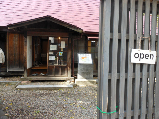 無料です。<br />靴を脱いでの見学です。