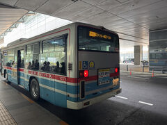 またターミナル間連絡バスに乗って移動します。