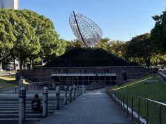 食後に散歩。
久屋大通の光の広場にあるオブジェ