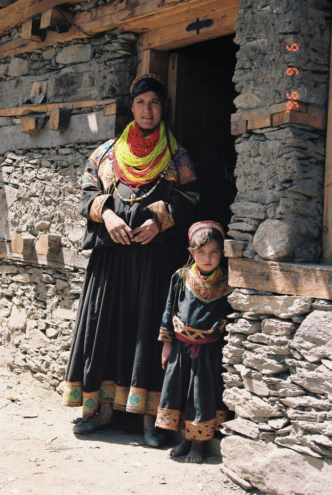 　カフィール谷<br />　チトラール南部のアフガニスタンとの国境付近の谷にはイスラムに改宗していない人々が住んでいる。入域許可を得てこの村を訪ねた。