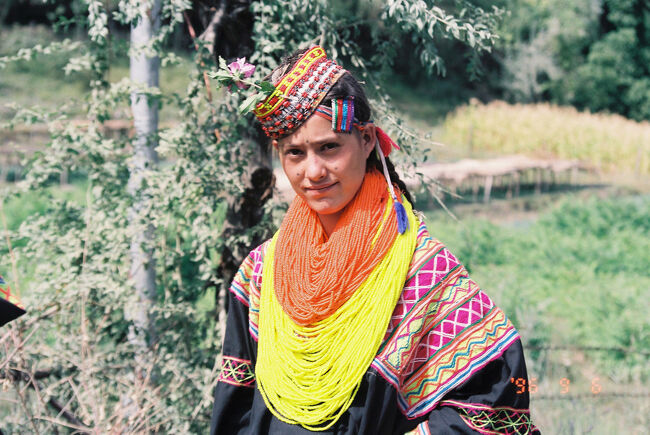 　ここの人々は、少数民族で、民族衣装を着こなしている。イスラムではないので、写真撮影OK。もちろんチップを払う。