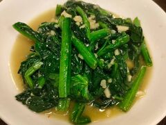 夕食は味仙八時事店へ。名古屋にきたら味仙ははずせません。こちらは青菜炒め。