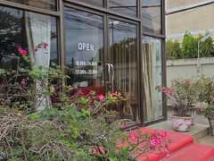 ホテル併設の中華系レストランへ。