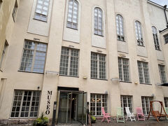 教会から5分くらいでヘルシンキ市立博物館へ。

公共の美術館で無料で入れるそう。