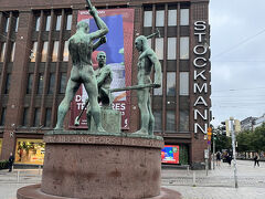 ストックマン・デパートまで戻ってきました。

ここのマリメッコを物色しバックを買いました。