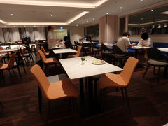 台湾滞在２日目。

今日は珍しくスケジュールをきっちり組んでいるため、朝早くから移動開始する予定。なので、せっかく朝食付き（無料）なのに食べずに出かけないといけない。