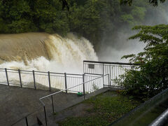 ５分くらいしかいなく、トイレに行って、前は、ここから急階段を上って帰ったけど、危険なのか？来た道を戻ってと言われました。