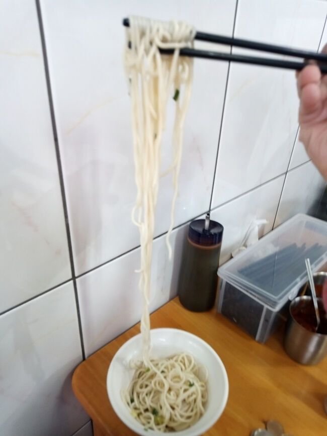 不味くは無いけど、行列する程でもない気がする。。。<br />行列の無い店で食べたくなってきた。。。<br /><br /><br />林家乾麺