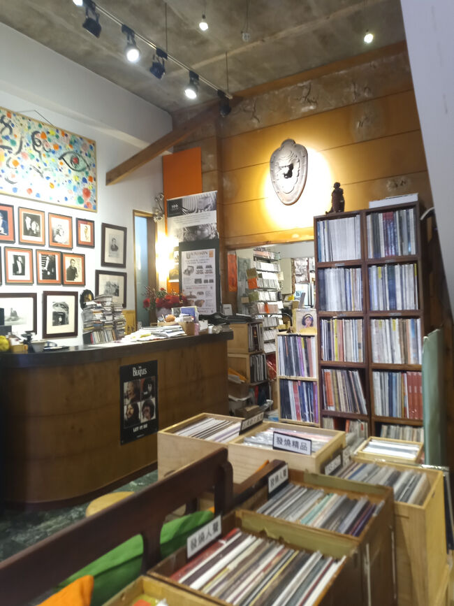 店内、レコード率が高くなっていた。。。<br /><br /><br /><br />38度C音響唱片