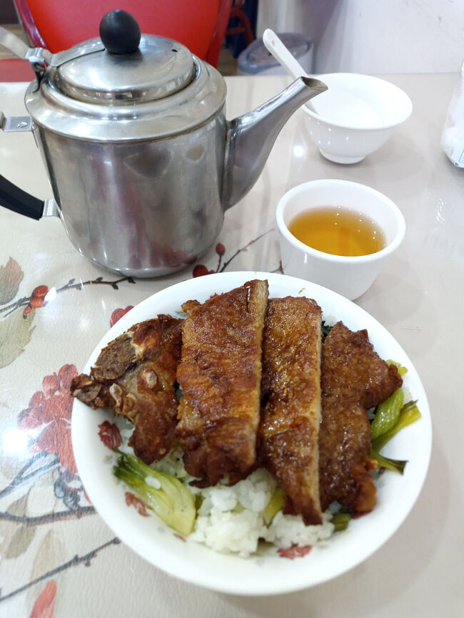 パイコー飯。。。<br />安いなぁ、と思ったら小さかった。。。