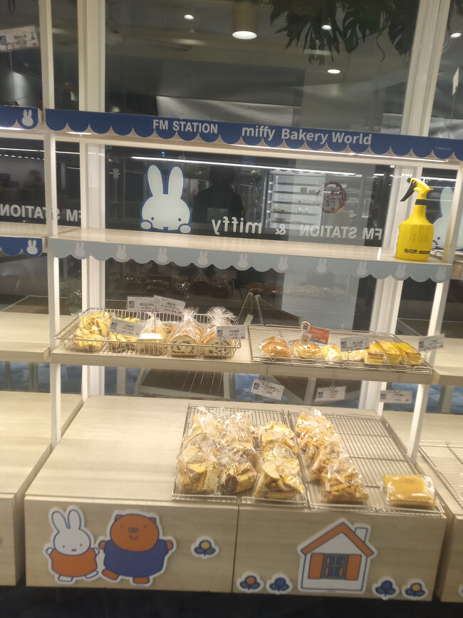 閉店時刻間際のミッフィー関連パン屋。。。