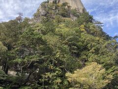 覚円峰と昇仙峡の絶景が現れます。