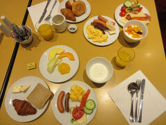 さてウィーン３日目の朝。

本日もしっかり朝食をいただいて、がっちり観光いたしましょう。