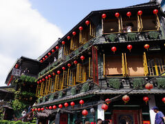 九份で最も有名な「阿妹茶楼」です。夏になればもっと緑が繁茂するのでしょうが、４月なのでこれからですね。
