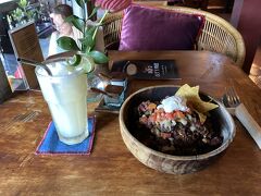 ハノマン通りのKAFEにて、ランチをいただきました。