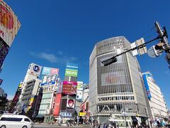 スタートは、1885年開業の渋谷駅の南改札。
何度も来ても駅の構造を覚えられず、スタート地点を見つけるのに一苦労。

今回は、山手線沿いを北上する、とてもシンプルなルート。
渋谷スクランブル交差点は、朝から人が多い。