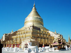 　７日目。自転車を借りて見て回る。シェエジーゴンパゴダを見に行く。金ぴかですごいけど、人が多くて疲れる。「ナッ」と思われる初見の像があった。