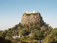 　８日目。チェックアウトし、タクシーチャーターでインレー湖へ。
　1時間ほどでポパ山に到着。30分ほど山を登り、景色を楽しむ。が、パガンやマンダレーの後だと、ただのキレイな山の風景。