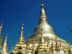 　10日目。飛行機でヤンゴンに戻る。ヤンゴンはビールが安くて美味しい。
　11日目。シュエダゴンパゴダへ。金ぴかでかっこいい。すごく良い。
