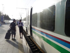 サマルカンドから高速列車「アフロシャブ号」でタシケントに向かいます
マルカンド17：40→タシュケント20：07