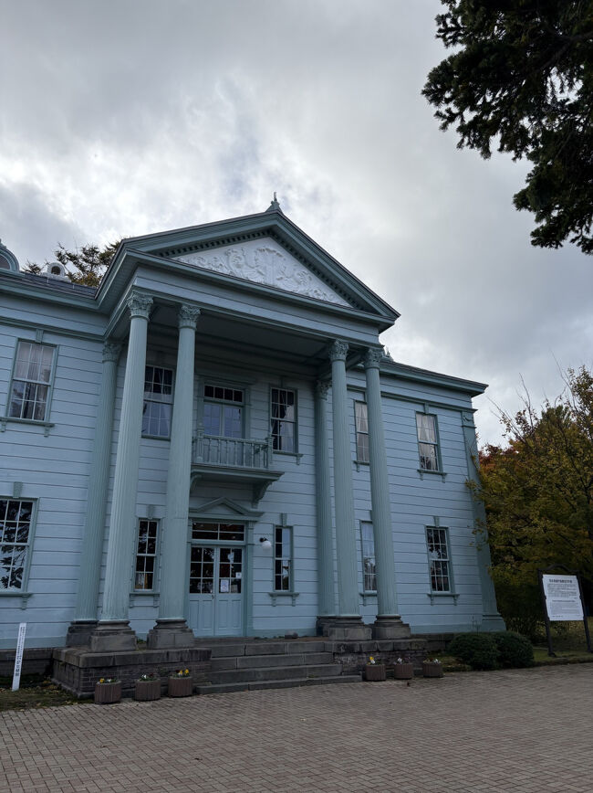 山から下りてきたら八幡坂周辺を観光。<br />こちらは旧北海道庁函館支庁庁舎