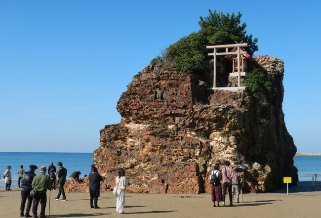 　日本神話の舞台。国譲り、国引きの舞台であり、神在月に全国の神様が上陸する場所でもある。夕日の名所だ