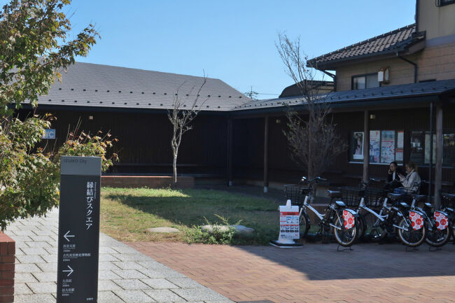　出雲大社前駅横の縁結びスクエア。神門通りの休憩所といった感じだ