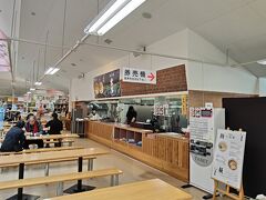 　ちょうどお昼時になったので、物産館にあるラーメン店「麺処零番」でランチにします。有名店なの？山塩ラーメン、予期せぬ美味しさでした。
