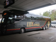 ビリニュスからリガまでは４時間、Luxバスの一人シートは快適
通常席の1.5倍くらいの値段だが、通常席は割引があるので、それに比べると2倍ほどになるかな、でも高いだけのことはある