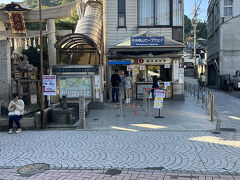 　千光寺ロープーウェーはキャリーに入れれば犬オッケーです。
　キャリーも貸してくれます。