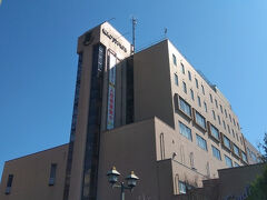 栃木グランドホテルの壁には有料老人施設の
入居者募集中の広告がかけられていてビックリ！
ただの広告なんだろうけど、それともホテルがホームを兼業している…？