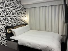 ホテルに戻ってチェックイン。
おなじみのアパホテルの一室。
