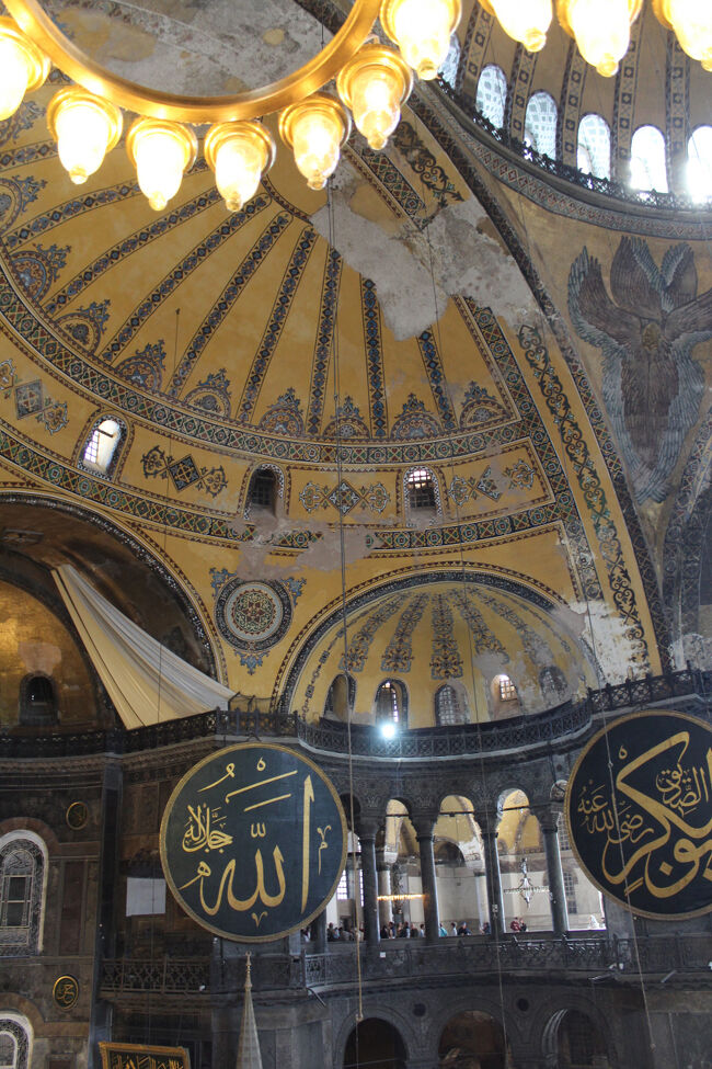 ビザンティン建築の最高傑作と評価されている。