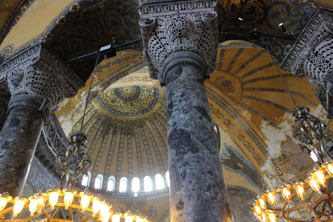 １４５３年、オスマン帝国皇帝メフメト２世はコンスタンティノープルをイスラムの勢力下に収めるため包囲した。