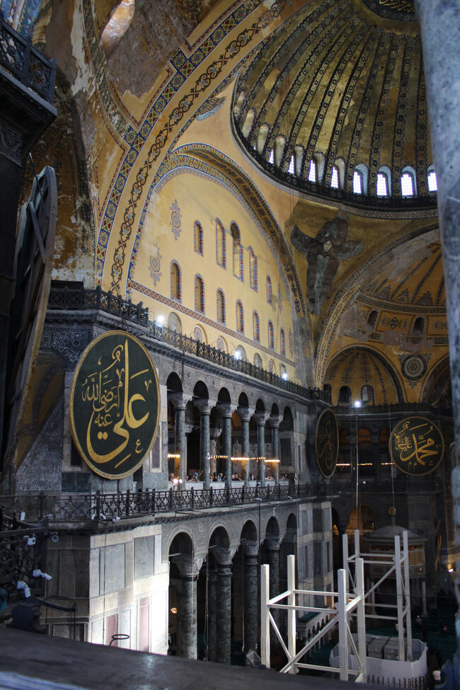 コンスタンティノープルにおけるオスマン帝国初のモスクとなったアヤソフィア。<br />モザイクは破壊されず漆喰で塗り潰された。