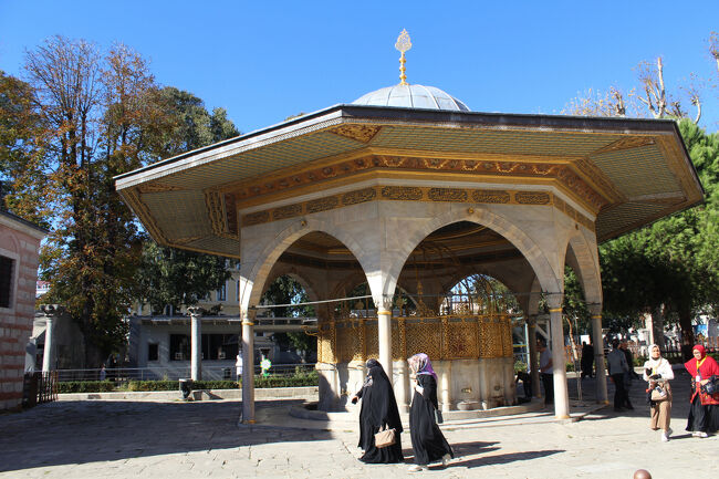 アヤソフィア、III. Ahmet Fountain。