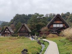 世界遺産「白川郷合掌造り集落」
人が多くてまるでアミューズメントパークにいるような気になる！
昔から変わらない合掌造り景色がここにある。一度は見に来たかった白川郷にやっとこれた☆