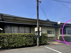 【山田屋の鰻】

さて、今回、柳川で一番楽しみにしていたのは『鰻／うなぎ／Unagi!!』...


写真：ピンクで囲んだ場所から鰻を焼く煙がモクモク出ている～！おお、良い香りが...腹が急激に空いて来た～！