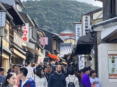 2025.11.4　火　AM10：08　　清水寺　清水坂