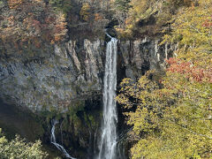 とりあえず竜頭の滝。駐車場は長蛇の列。