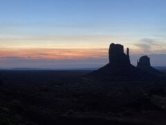 朝晩とても冷えます、ダウン着ながら星空や朝陽眺めました。
朝5時50分、少しずつ明るくなってきました。

キャビン前にある椅子に座りながら、ゆっくり変化する彩が本当に美しいです。

