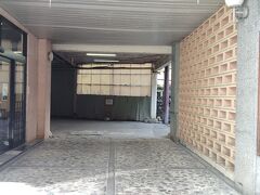 こちらは、温泉郷の中でもひときわ目立つ、ホテル不老閣。