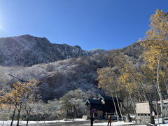 白馬のホテルを出てから1時間ほどで、立山黒部アルペンルートの長野県側出発点の扇沢駅に到着。