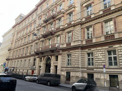 ザッハーを出て楽友協会を目指します。お勧めの場所を発見したので紹介致します。リンク内にあるため、外観はリンク内にマッチしています。