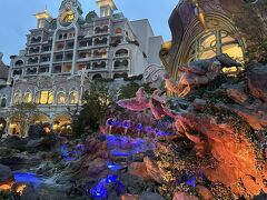 いちいち崖がミッキー

「おーい娘よ、あなたのお金でいつかここに泊めてくれ～」
娘の横で叫んでみた

「無理～」って聞こえたような？？？